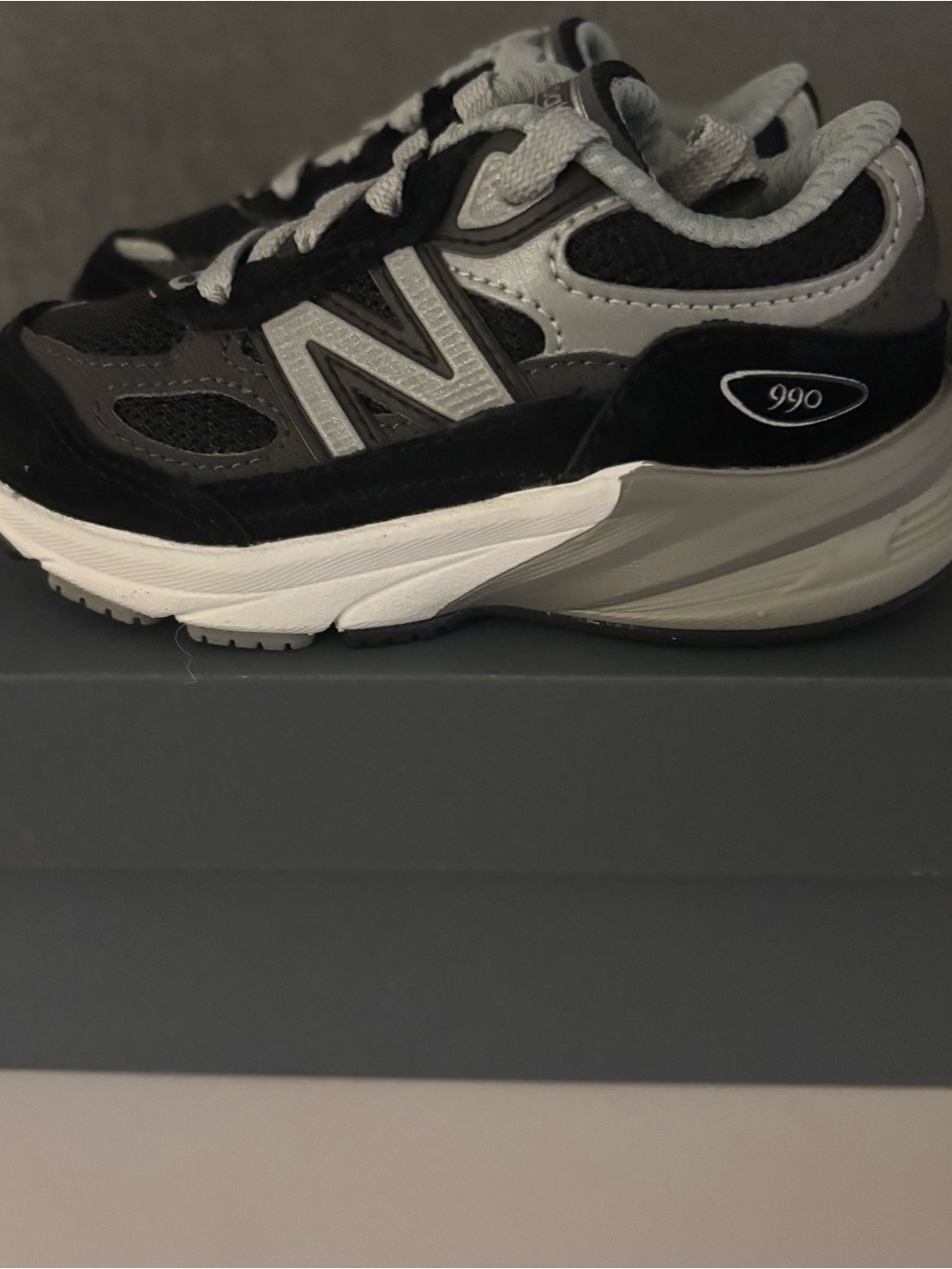 New Balance Kids 990 Sneaker — Black/Grey/White  size 7c New!!